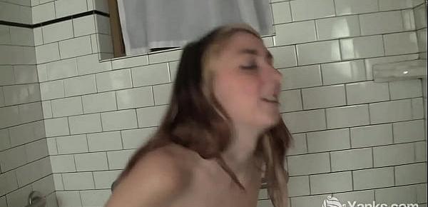  Yanks Lauren Masturbating In Shower